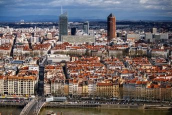 Užas u Lionu: Jevrejka izbodena na ulazu u stan, na vratima iscrtan kukasti krst Užas u Lionu: Jevrejka izbodena na ulazu u stan, na vratima iscrtan kukasti krst