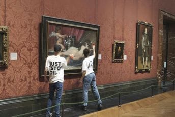 Ekološki aktivisti čekićima razbili zaštitno staklo Velaskezove slike (VIDEO) Ekološki aktivisti čekićima razbili zaštitno staklo Velaskezove slike (VIDEO)