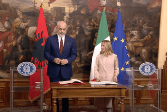 "Italijanski Gvantanamo": Migrante iz Sredozemlja slaće i u Albaniju, to je upravo ozvaničeno "Italijanski Gvantanamo": Migrante iz Sredozemlja slaće i u Albaniju, to je upravo ozvaničeno