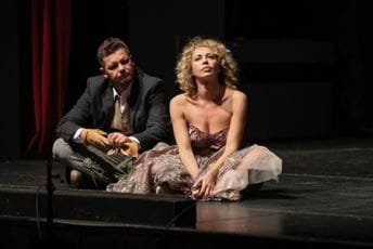 Počeo Festival glumca u Nikšiću: U slavu čovjeka kao emotivnog i civilizovanog bića Scena iz predstave “Ivanov” Narodnog pozorišta iz Sarajeva