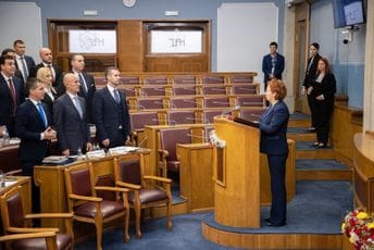 Popović: Iako imamo tropetinsku većinu, dijalogom sa opozicijom treba da nađemo kompromis Popović: Iako imamo tropetinsku većinu, dijalogom sa opozicijom treba da nađemo kompromis