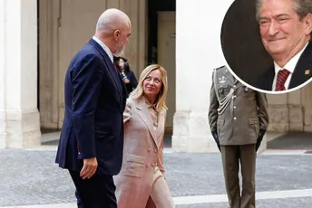 Bivši premijer Albanije kritikovao Ramu zbog sporazuma s Meloni: On je u velikoj nevolji Bivši premijer Albanije kritikovao Ramu zbog sporazuma s Meloni: On je u velikoj nevolji