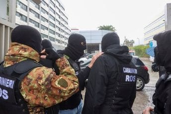 Velika akcija u SAD i Italiji: Uhapšeno 16 članova porodice Gambino Velika akcija u SAD i Italiji: Uhapšeno 16 članova porodice Gambino