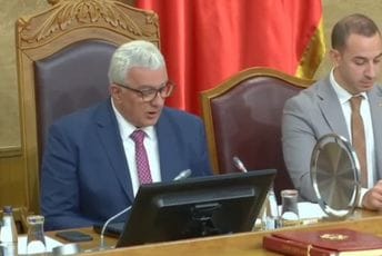 Nikolić: Skandal u Skupštini, Mandić bez prisustva poslanika nastavio sjednicu Parlamenta