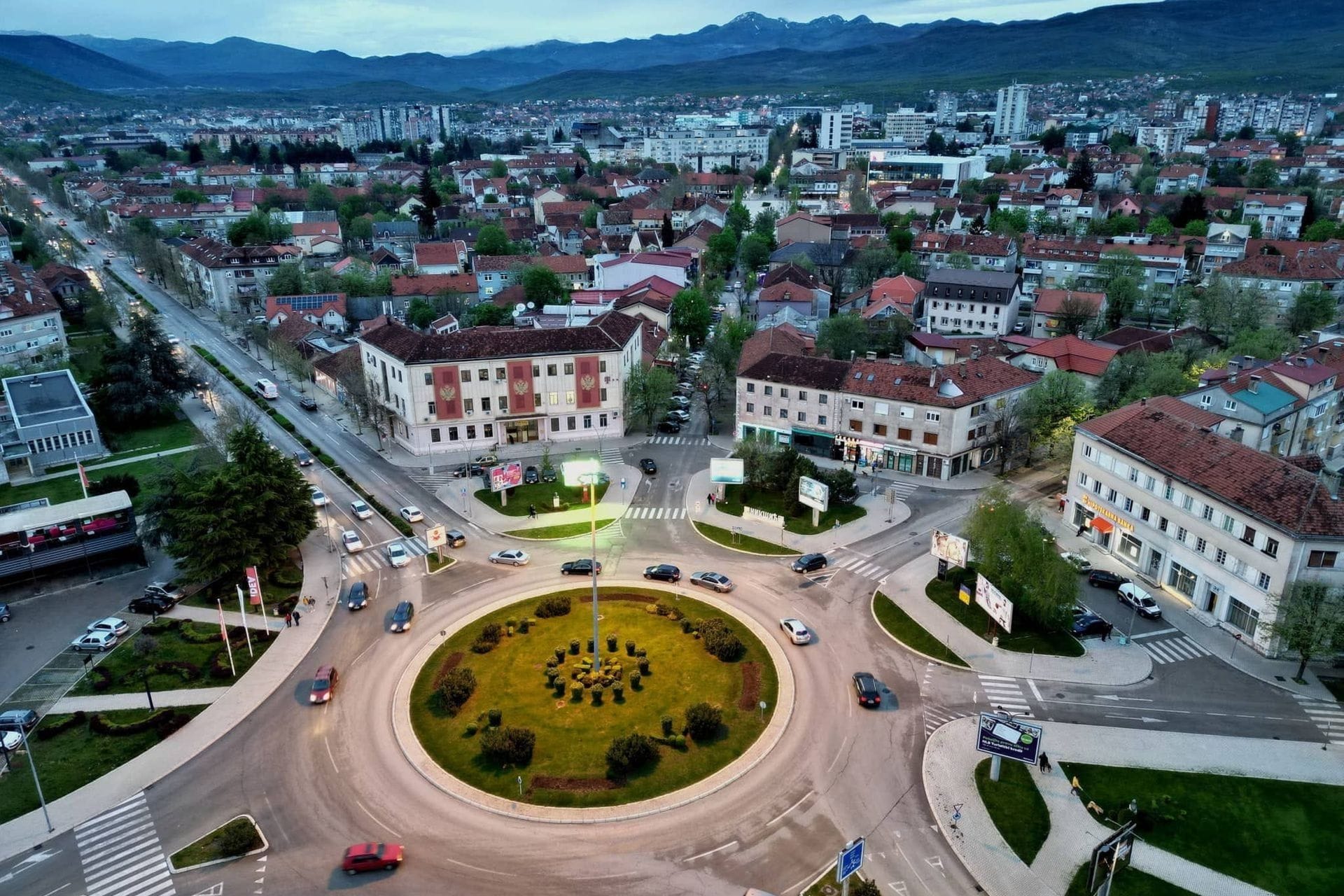 Fotografija 10: Ovako je do sada bilo na izborima u Nikšiću: Novija istorija je burna, a ima i fenomena
