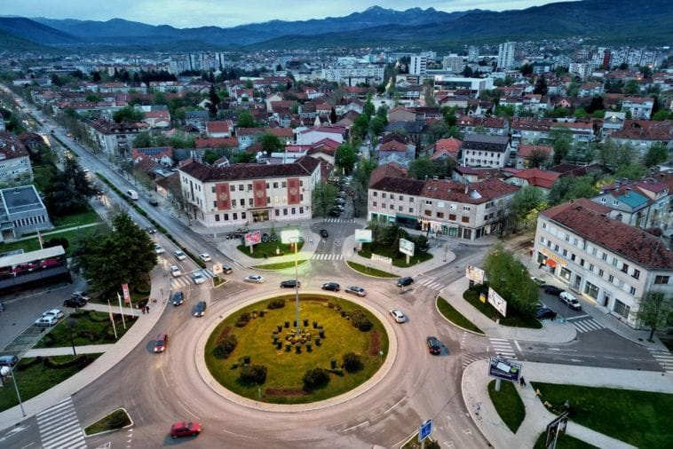 Sukobi u Demokratama i PES-u povodom nosilaca lista za lokalne izbore u Nikšiću Sukobi u Demokratama i PES-u povodom nosilaca lista za lokalne izbore u Nikšiću