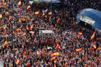 Masovni protesti širom Španije zbog dogovora sa Kataloncima: Nećemo ćutati, Sančez kupio premijersko mjesto
