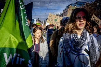 Protesti u Amsterdamu: Neophodno više akcije u borbi protiv klimatskih promjena