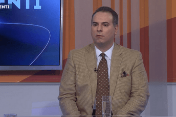 Više od 1200 građana zatražilo od Ivanovića da uputi protestnu notu Srbiji zbog knjige Šešelja Više od 1200 građana zatražilo od Ivanovića da uputi protestnu notu Srbiji zbog knjige Šešelja