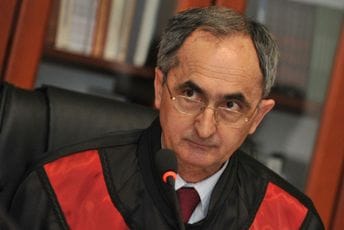 Drašković: Sudija Ustavnog suda može biti razriješen samo u slučajevima utvrđenim Ustavom Drašković: Sudija Ustavnog suda može biti razriješen samo u slučajevima utvrđenim Ustavom