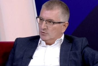 Minić: Glavni državni arhitekta nije uvidio na najbolji način idejni projekat; Rakčević: Minić na tom prostoru želi da izgradi privatni parking Minić: Glavni državni arhitekta nije uvidio na najbolji način idejni projekat; Rakčević: Minić na tom prostoru želi da izgradi privatni parking