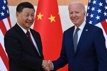 Si: Kina se nikada nije miješala u unutrašnje poslove SAD-a i nema namjeru da izazove ili da zamijeni mjesto SAD-a Si: Kina se nikada nije miješala u unutrašnje poslove SAD-a i nema namjeru da izazove ili da zamijeni mjesto SAD-a