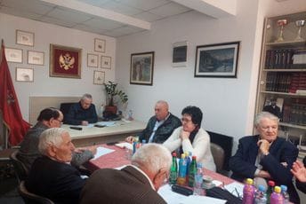 Vešović: Paradoksalno, višedecenijski doprinos penzionom sistemu ne vrednuje se adekvatno Vešović: Paradoksalno, višedecenijski doprinos penzionom sistemu ne vrednuje se adekvatno