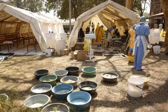 Vanredno stanje u Harareu: Zbog epidemije kolere umrlo više desetina ljudi Vanredno stanje u Harareu: Zbog epidemije kolere umrlo više desetina ljudi