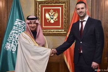 Spajić sa ministrom turizma Saudijske Arabije: Konkretnim projektima jačati bilateralnu saradnju Spajić sa ministrom turizma Saudijske Arabije: Konkretnim projektima jačati bilateralnu saradnju