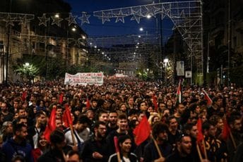 Marš u centru Atine povodom 50 godina od studentskog ustanka Marš u centru Atine povodom 50 godina od studentskog ustanka