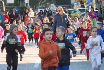 U susret velikom maratonu: Milennium Run danas okupio brojne mališane u trci od 200 do 800 metara U susret velikom maratonu: Milennium Run danas okupio brojne mališane u trci od 200 do 800 metara