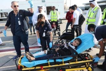 Prvi avion sa ranjenom palestinskom djecom stigao u UAE Prvi avion sa ranjenom palestinskom djecom stigao u UAE