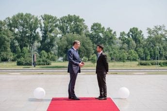 Koji jezik, predśedniče? Koji jezik, predśedniče?