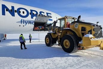 Istorijski let: Boing 787 sletio na ledenu pistu na Antarktiku Istorijski let: Boing 787 sletio na ledenu pistu na Antarktiku