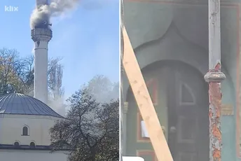 BiH: Gorjela džamija u Gradačcu, vatra uništila dio nacionalnog spomenika