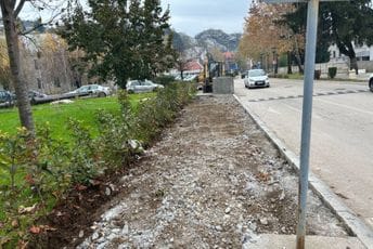 Cetinje: U toku adaptacija trotoara na više lokacija u gradu Cetinje: U toku adaptacija trotoara na više lokacija u gradu
