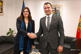 Bečić se sastao sa Popom: Popis osloboditi političkog pritiska Bečić se sastao sa Popom: Popis osloboditi političkog pritiska