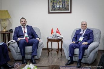 Krapović sa Gulerom: Razmotriti i nove oblike već izuzetne odbrambene saradnje Crne Gore i Turske Krapović sa Gulerom: Razmotriti i nove oblike već izuzetne odbrambene saradnje Crne Gore i Turske