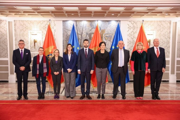 Milatović sa ambasadorima zemalja grupe “Prijatelji Zapadnog Balkana”: Zajedno radimo da Crna Gora bude naredna članica EU Milatović sa ambasadorima zemalja grupe “Prijatelji Zapadnog Balkana”: Zajedno radimo da Crna Gora bude naredna članica EU