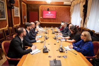 Klub PES-a održao sastanak sa predstavnicima EU: Ohrabrujuće poruke da je proces proširenja živ Klub PES-a održao sastanak sa predstavnicima EU: Ohrabrujuće poruke da je proces proširenja živ