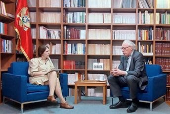 Lalović: Onaj ko pritiska crnogorski korpus izazvaće suprotan efekat i iznenaditi se brojem Crnogoraca Lalović: Onaj ko pritiska crnogorski korpus izazvaće suprotan efekat i iznenaditi se brojem Crnogoraca