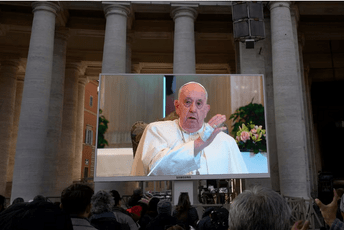 Papa ima upalu pluća Papa ima upalu pluća