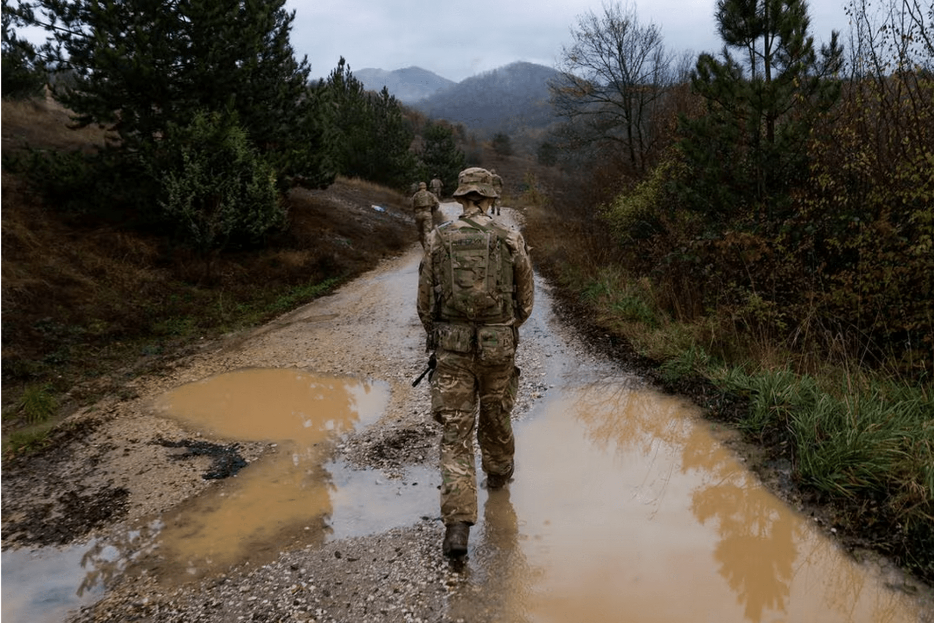 Fotografija 1: Britanski vojnici čuvaju granicu Kosova i Srbije u smjenama od 18 sati