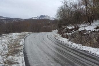 Snijeg napadao i oko Podgorice: Putevi spremni da adekvatno reaguju i obezbijede prohodnost lokalih saobraćajnica i seoskih puteva
