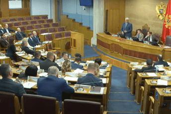 Abazović: Stanje u javnim finansijama nikad bolje; Milović: Budžet nije bio razvojni, nego potrošački Abazović: Stanje u javnim finansijama nikad bolje; Milović: Budžet nije bio razvojni, nego potrošački