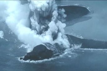 Japan objavio snimak erupcije vulkana na ostrvu Ivo Džima