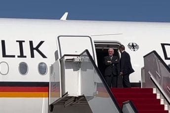 Na vratima aviona: Predsjednik Njemačke pola sata čekao da ga neko dočeka