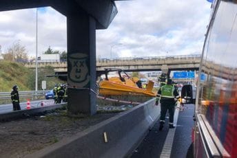 Madrid: Helikopter se srušio na saobraćajnicu, teška tragedija izbjegnuta pukom srećom Madrid: Helikopter se srušio na saobraćajnicu, teška tragedija izbjegnuta pukom srećom
