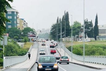 Podgorica: Žena skočila sa Blažovog mosta, vatrogasci je spasili Podgorica: Žena skočila sa Blažovog mosta, vatrogasci je spasili