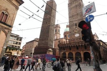 Kosi toranj u Bolonji, visok 47 metara, mogao bi da se sruši