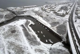 Snijeg paralisao sjevernu Englesku, domaćinstva bez struje, automobili zaglavljeni