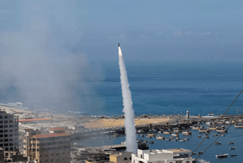 Njujork tajms: Raketa Hamasa 7. oktobra pogodila izraelsku bazu s projektilima koji mogu da nose nuklearne bojeve glave Njujork tajms: Raketa Hamasa 7. oktobra pogodila izraelsku bazu s projektilima koji mogu da nose nuklearne bojeve glave