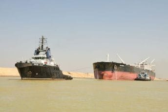 Teretni brod se pokvario i udario u most u Sueckom kanalu Teretni brod se pokvario i udario u most u Sueckom kanalu