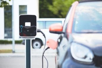 Javni sektor uvodi električna i hibridna vozila