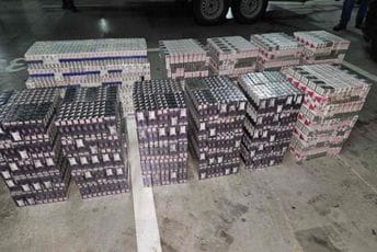 Uhapšene dvije osobe u Podgorici zbog nedozvoljene trgovine: Zaplijenjeno 6.000 šteka cigareta Uhapšene dvije osobe u Podgorici zbog nedozvoljene trgovine: Zaplijenjeno 6.000 šteka cigareta