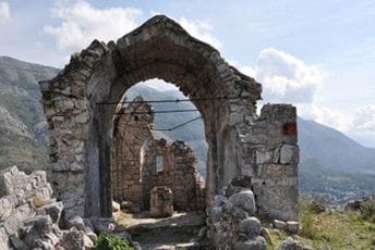 Poligon nemara i nebrige: Dvooltarna Crkva Sv. Dimitrija Poligon nemara i nebrige: Dvooltarna Crkva Sv. Dimitrija