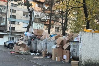 Opet smeće: Kontejneri kod škole u Podgorici puni, niko ih ne prazni