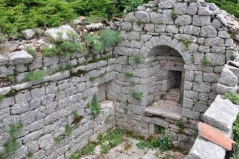 Ostavština Crnojevića na udaru neimarskog manira novog vremena: Tvrđava Đurđevac Ostavština Crnojevića na udaru neimarskog manira novog vremena: Tvrđava Đurđevac