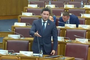 Abazović se obrušio na Mujovića: On nema nikakvih zasluga, niko ga ne bi prepoznao na sjednici Borda EPCG... Abazović se obrušio na Mujovića: On nema nikakvih zasluga, niko ga ne bi prepoznao na sjednici Borda EPCG...