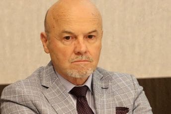 Kostić o zaduženju: Vlada je imala još opcija na raspolaganju, trebalo je razmotriti emisiju na domaćem tržištu Kostić o zaduženju: Vlada je imala još opcija na raspolaganju, trebalo je razmotriti emisiju na domaćem tržištu